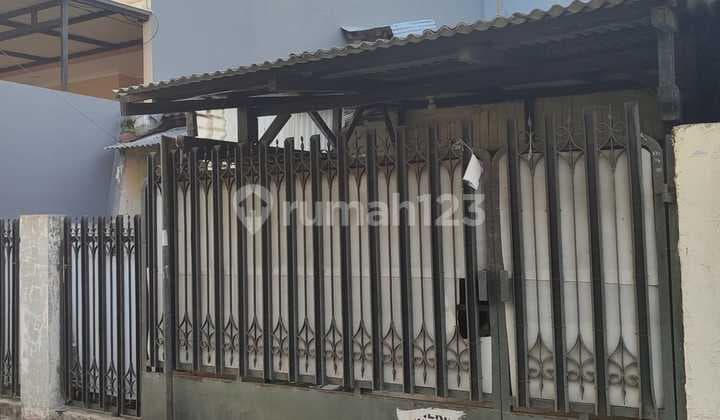 Dijual Rumah Tua di Taman Ratu