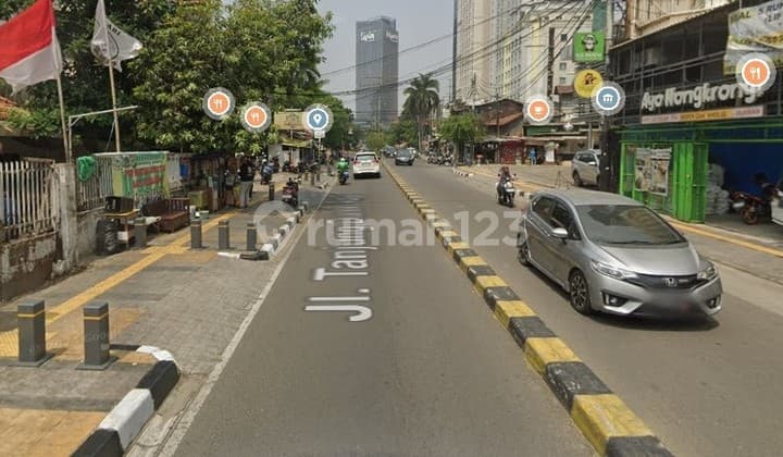 Rumah Tua Sangat Strategis di Tanjung Duren Raya