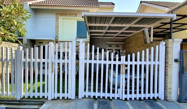 Rumah Artistik 1,5 Lantai di Valencia Residence Puri Suryajaya