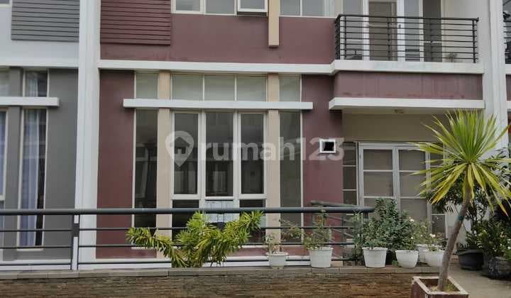 House at Crown Mansion Pik1 East HGB. Nice. Negotiable until deal.