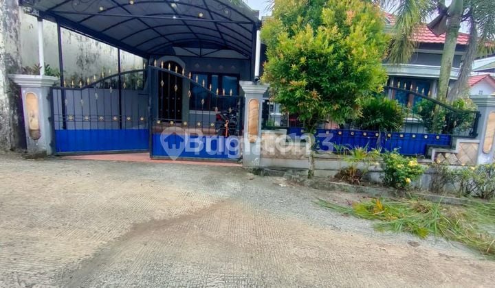 RUMAH BESAR DI PERUMAHAN RENGGANIS BALIKPAPAN