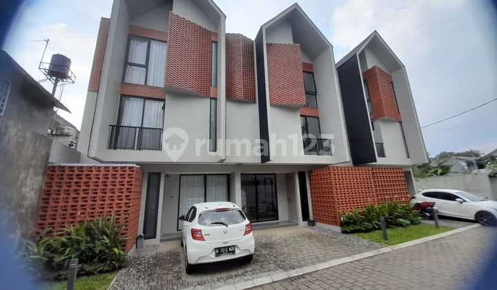 Rumah baru siap huni dekat stasiun Jurangmangu di Ciputat