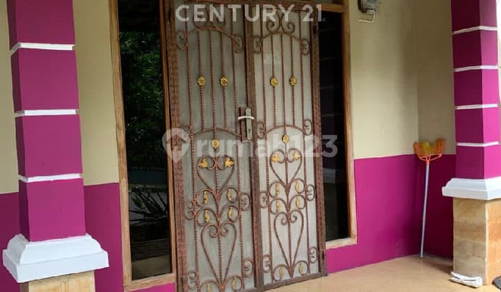 Rumah 2 Lantai Siap Huni di Hook di Lembah Hijau