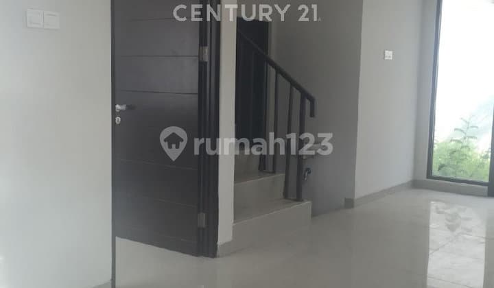 Rumah Asri 2 Lantai Di Cosmo Lippo Cikarang