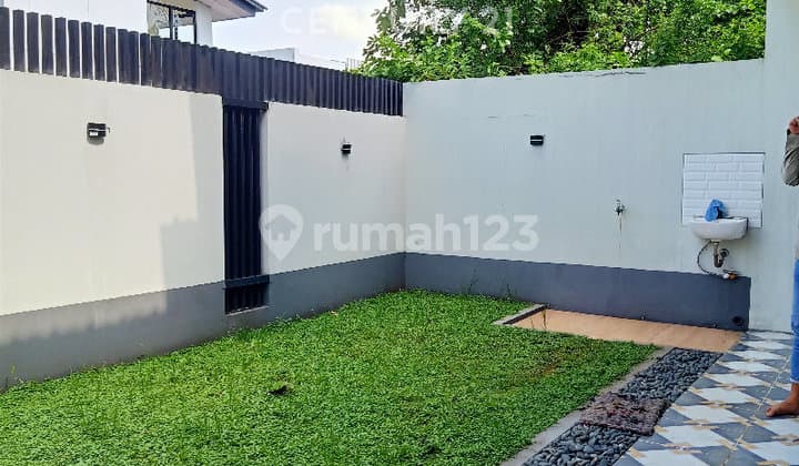 Rumah Realeatate Luxury Waterfront Hook Furnish+Taman