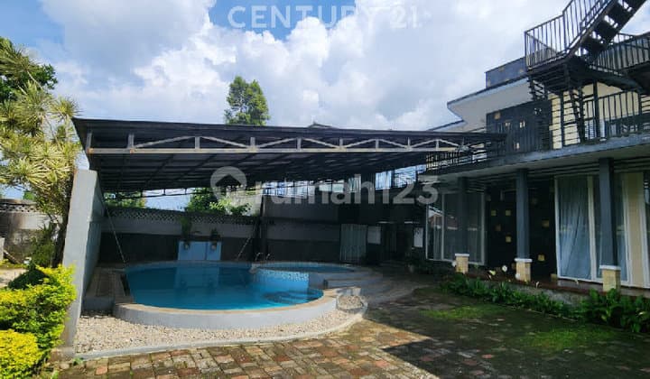 Minimalist Villa in a Beautiful and Comfortable Environment in the Cipanas Area