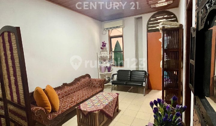 Beautiful Ready-to-Occupy House Near Public Facilities at Lembah Hijau Lippo Cikarang