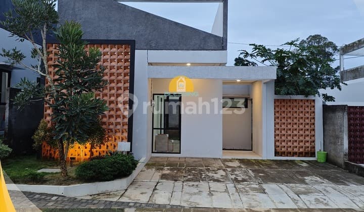 Rumah Bagus Siap Huni di Alamandha Village Mijen