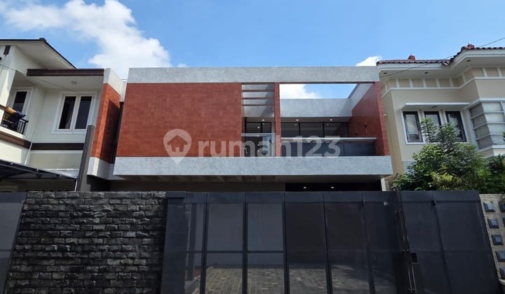 Dijual Rumah Luas dan Siap Huni di Jl.gajahmungkur
