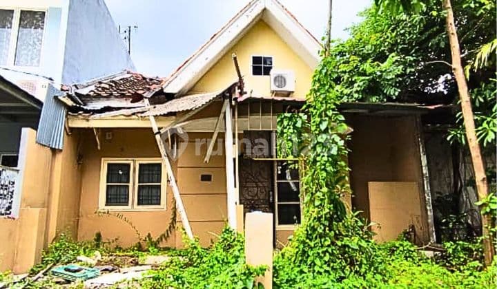 Rumah di Jalan Boulevard Kawasan Cluster Meadow Green Lippo