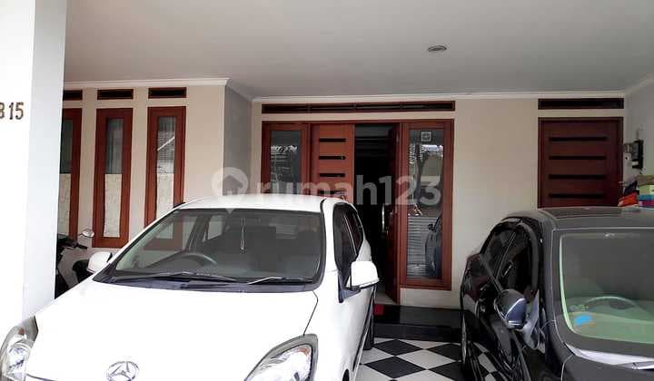Rumah 3 Lantai di Mekar Indah Jababeka 5 Kamar Tepi Jalan Boulevard