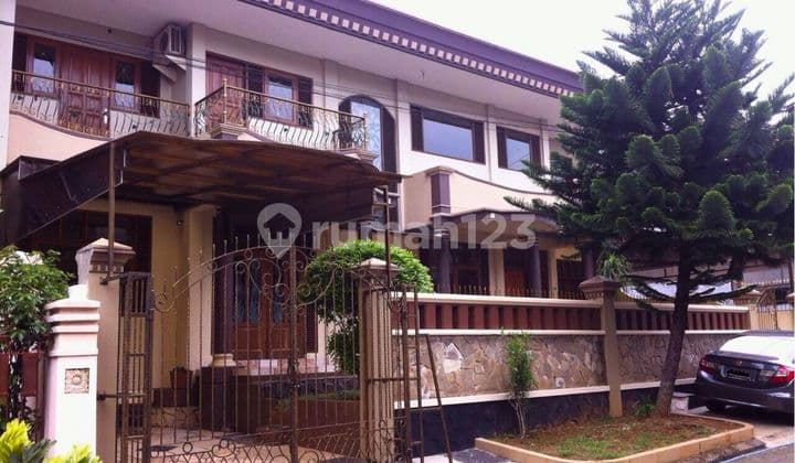 Rumah 2 Lantai Nyaman & Luas dengan 5 Kamar Tidur di Bukit Raya Bogor