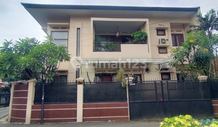 Rumah Hook Depan Taman Di Tebet Timur Dalam Dekat Eco Park