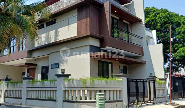 Rumah Bagus Siap Huni Di Villa Melati Mas Posisi Hoek