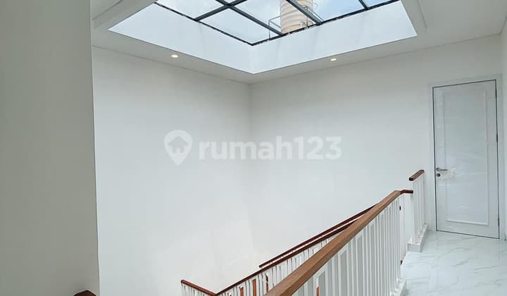 Rumah Baru Semi Furnished, Bintaro 3 Lantai