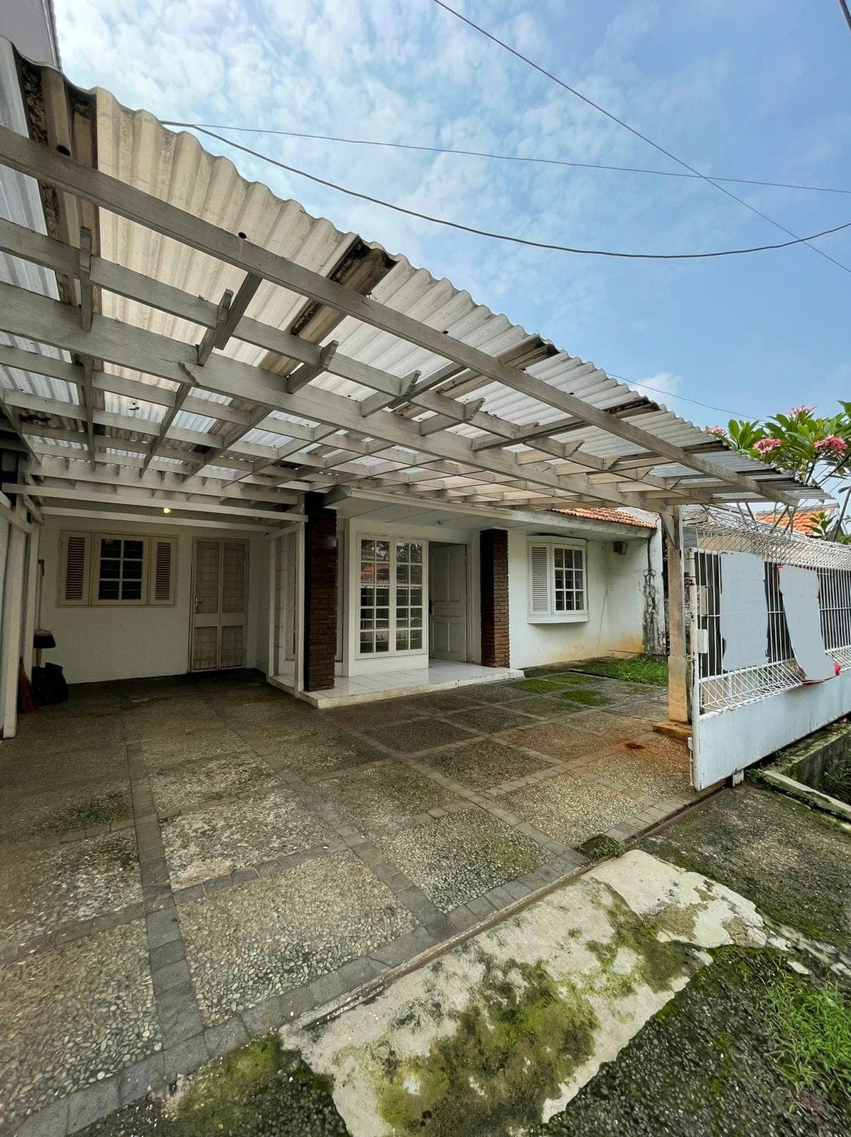 Dijual Rumah Siap Huni Semi Furnished Lokasi Strategis Di Bintaro