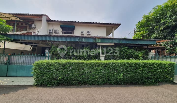 Dijual Rumah Hook 2Lt Siap Huni Halaman Luas Lokasi Strategis