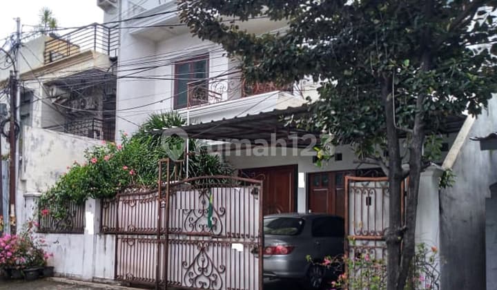 Rumah 2 Lt Dan Rooftop Siap Huni Lokasi Strategis Jakarta Selatan