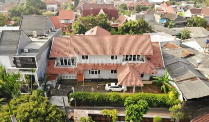 Rumah Vintage Yang Luas Dengan Akses Mrt Dan Tol Pondok Pinang