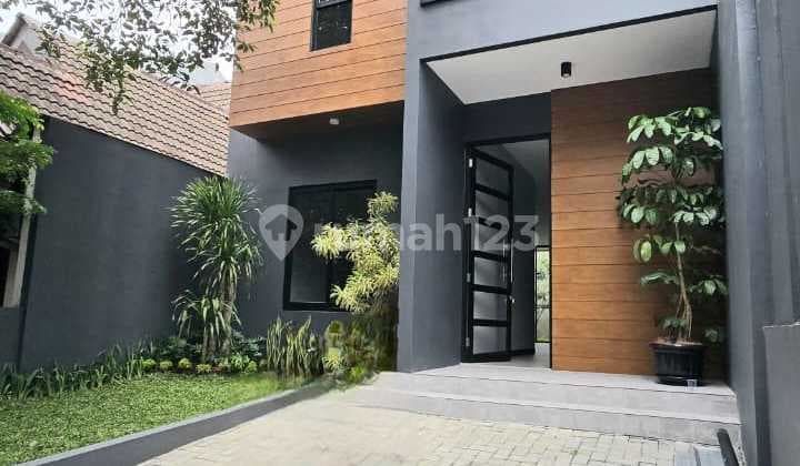 Dijual Rumah 2Lt. Brand New Industrialis Lokasi Strategis di Bsd
