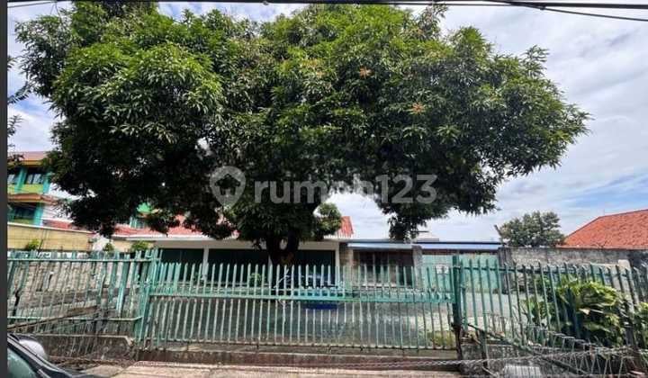 Tanah Lokasi Sangat Strategis di Kebayoran Lama SHM 4690.0 M²