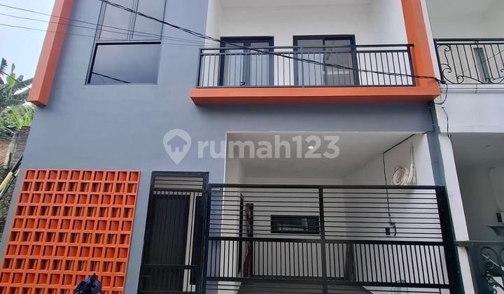 Rumah Bangunan Baru 3 Lantai Siap Huni di Pondok Ranji
