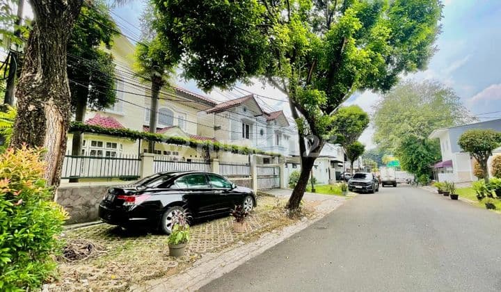 Rumah Cantik Terawat Harga Miring Lokasi Strategis di Kebayoran Baru