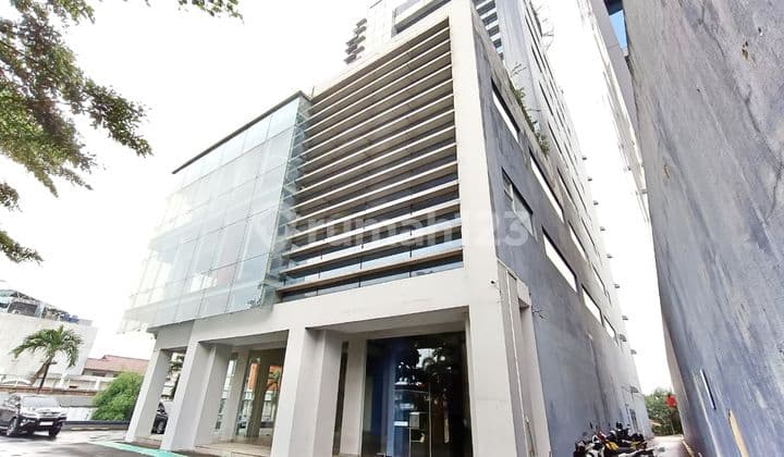 Gedung 10 Lantai dengan Parkir Luas di Pondok Pinang