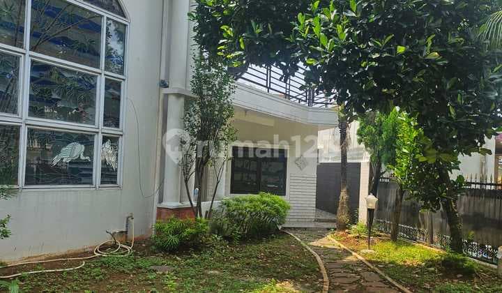 Jual Cepat Rumah Pojok dengan Halaman Luas di Bintaro Jaya