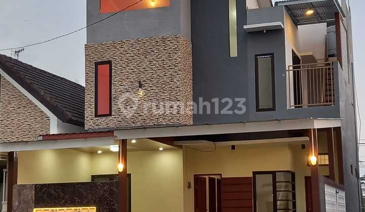 Rumah Mewah Dekat Umm Siap Huni 2,5 Lantai