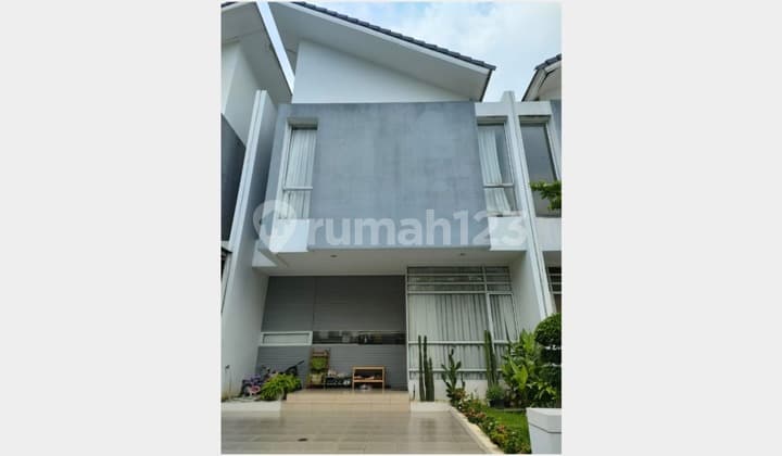 Siap Huni, Rumah, 2 Lantai Sektor 9 Bintaro