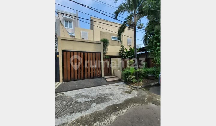 Luxury House with Swimming Pool in Bintaro Sector 3