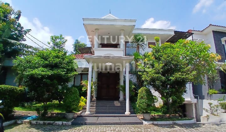 3-Story House in a Cluster in Pejaten Barat, South Jakarta