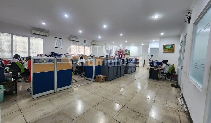 Di Jual Cepat Gedung dengan Harga NJOP di Jl Kramat Raya.