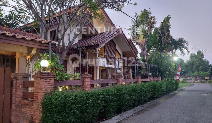 For Sale Classic House with 7 Bedrooms Near Desari Cinere Toll Road