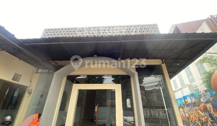 Strategic Business Space With Ample Parking