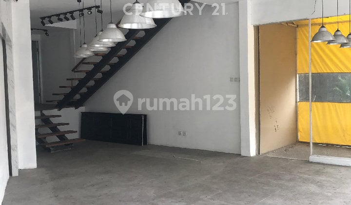 Disewakan Ruko 3 Lantai Di Jalan Utama Kemang Dengan 10 Parkir