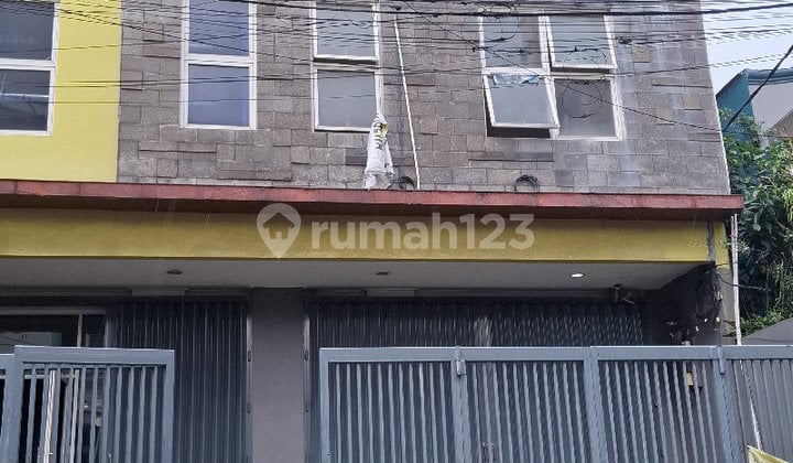 Ruko 3 LT Strategis di Area Komersial Taman Sari Jakarta Barat