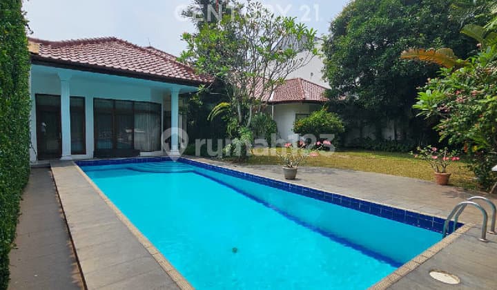 Rumah Modern Dengan Kolam Renang Pejaten Barat Jakarta Selatan