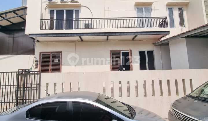 Ruko Gandeng 3 + Gudang + Tanah Dijual Cepat di Dewi Shinta