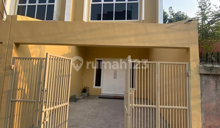 Rumah di Jalan Mangga 8 3 Lantai 2,2M Duri Kepa Greenville Jakarta Barat