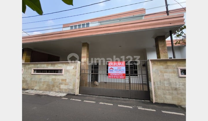 Rumah 2 lantai dengan view serta dekat ke stasiun Kereta Cepat bandung pangkalan jati, nggak jauh dari jalan raya jatiwaringin jakarta timur