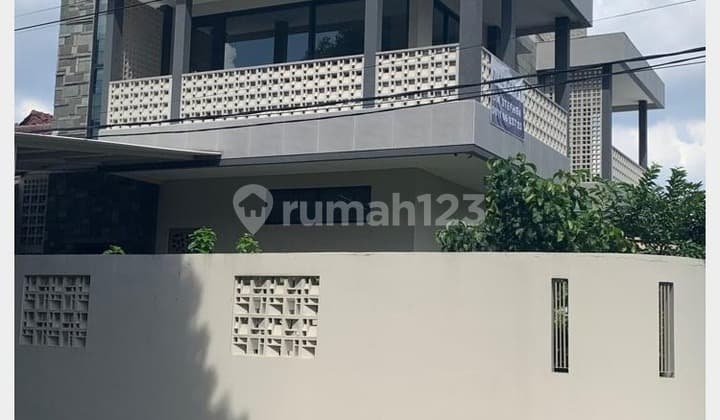 Rumah 3 lantai dengan luas tanah 262m2 brand new di villa melati mas dijual murah dan cepat