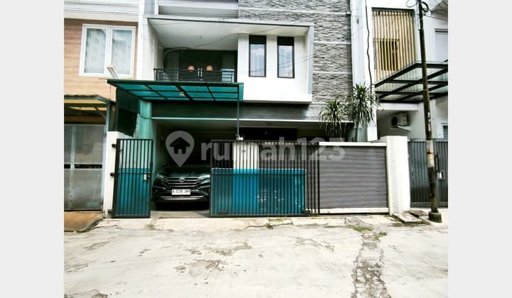 Nice 2-story house ready to occupy in Bandengan Selatan, West Jakarta