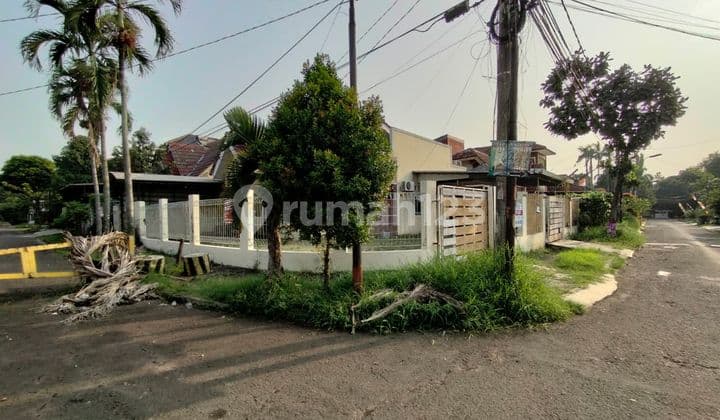 Dijual Rumah Posisi Hoek di Griya Loka Sektor 1.3 BSD