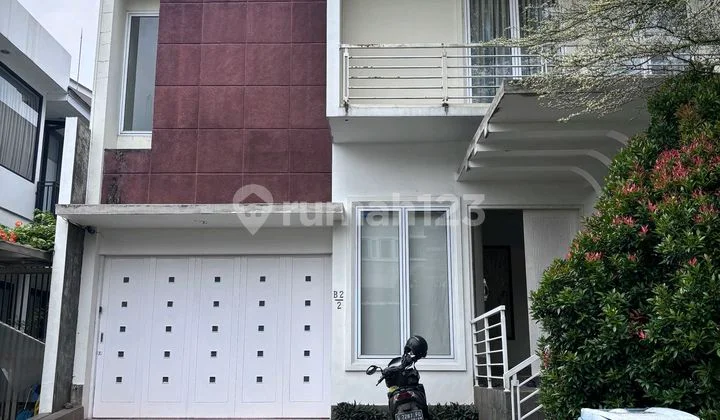 Disewakan Rumah Besar Posisi Hoek Kamar 5+3 di The Green BSD