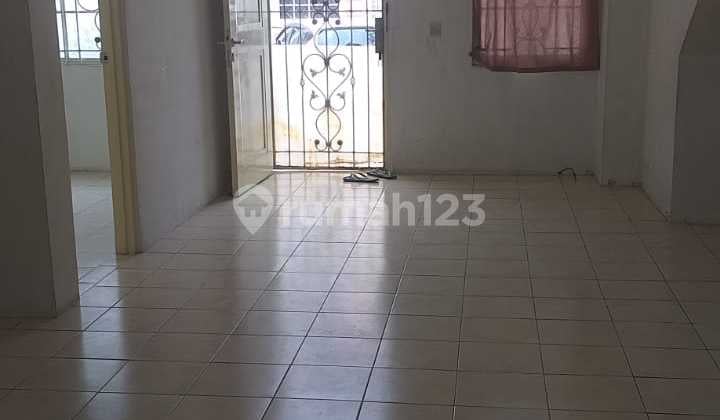 Disewakan Cepat Rumah Town House Taman Paris Dekat Tol dan Supermarket
