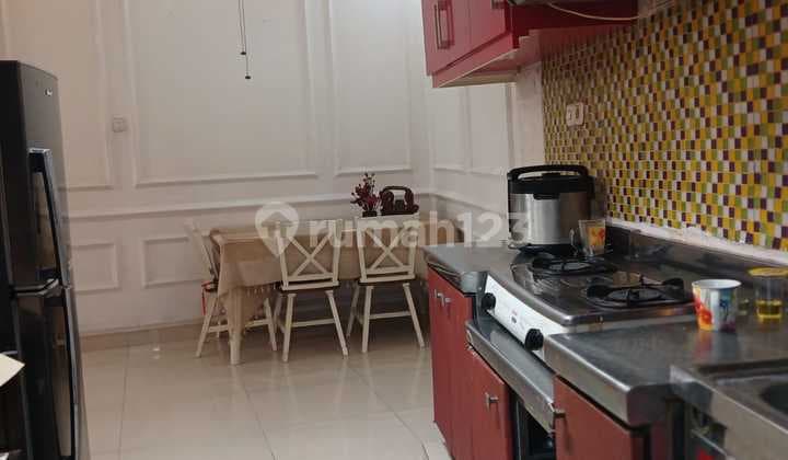 Disewakan Rumah Semi Furnished Hoek 2 Lantai di Kaisar Mansion Pasar Baru Tangerang