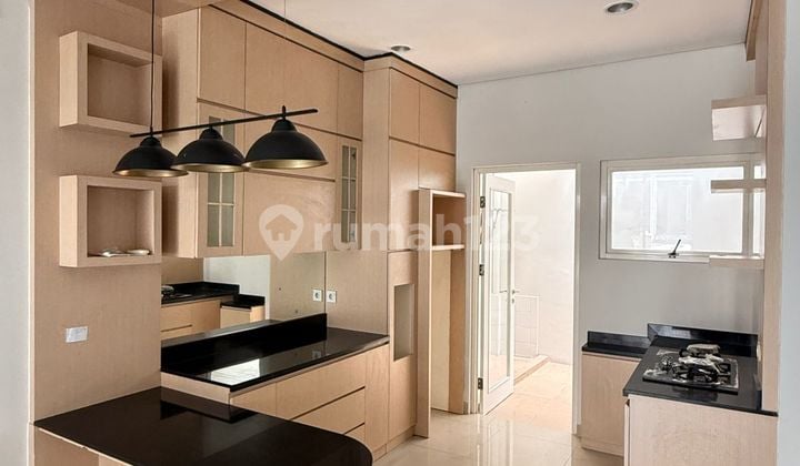 Dijual Cepat Rumah Semi Furnished Rapi Kamar 4 di Residence One BSD