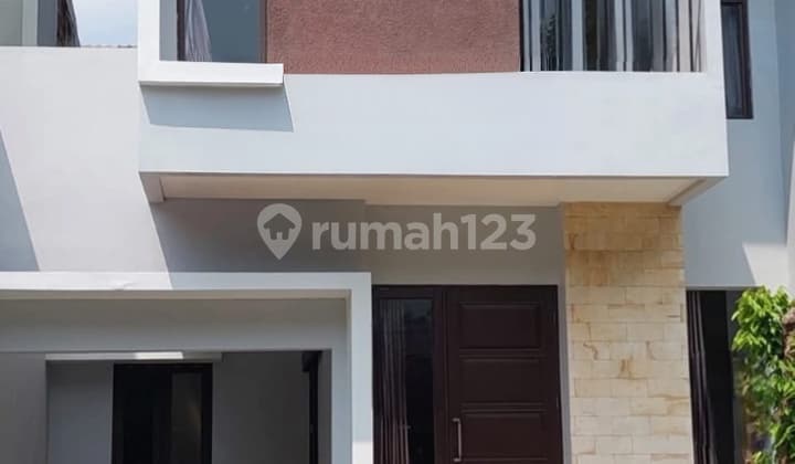 Dijual Cepat Rumah Newton Luas 126 M2 di Kawasan Scientia Summarecon Serpong